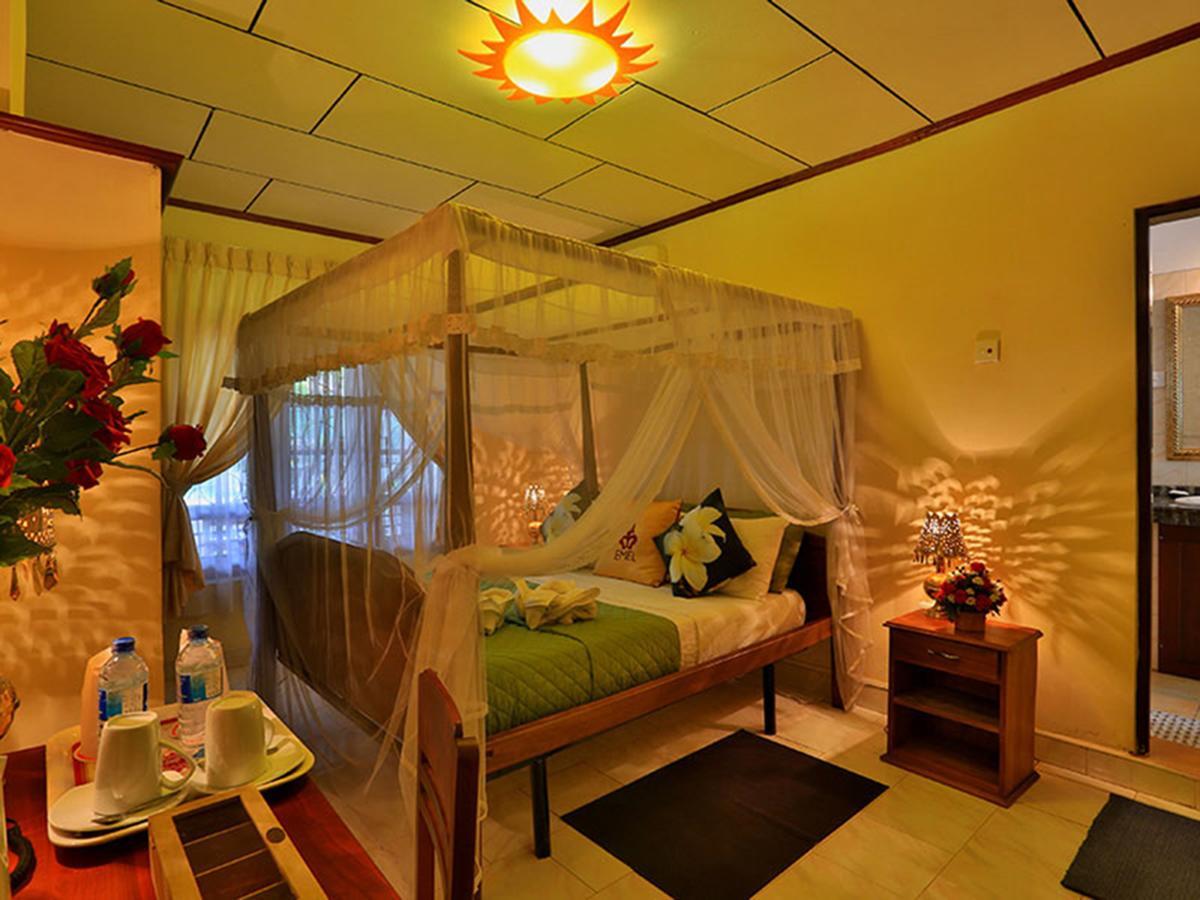 Emel Boutique Hotel Negombo Buitenkant foto