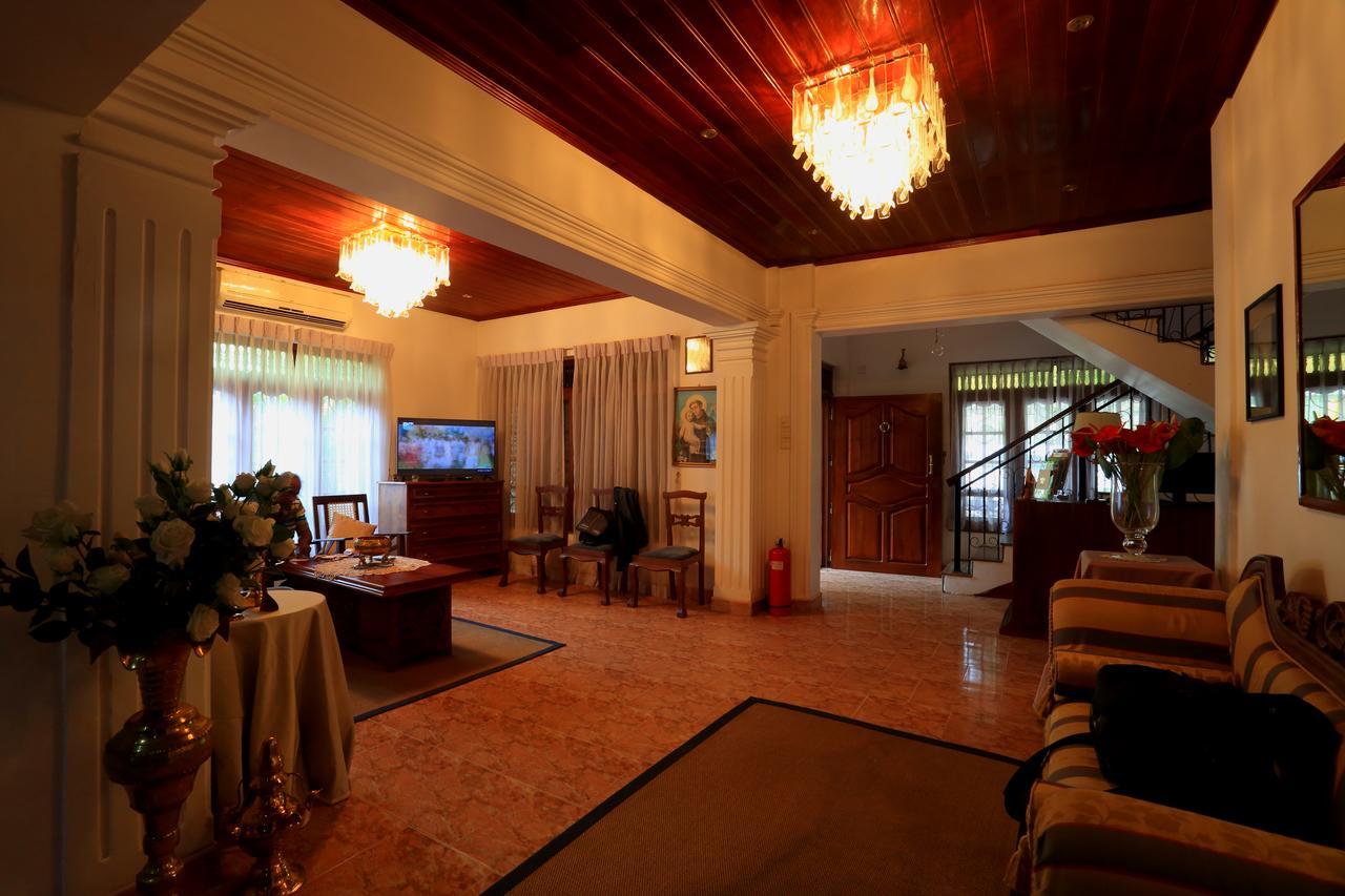 Emel Boutique Hotel Negombo Buitenkant foto