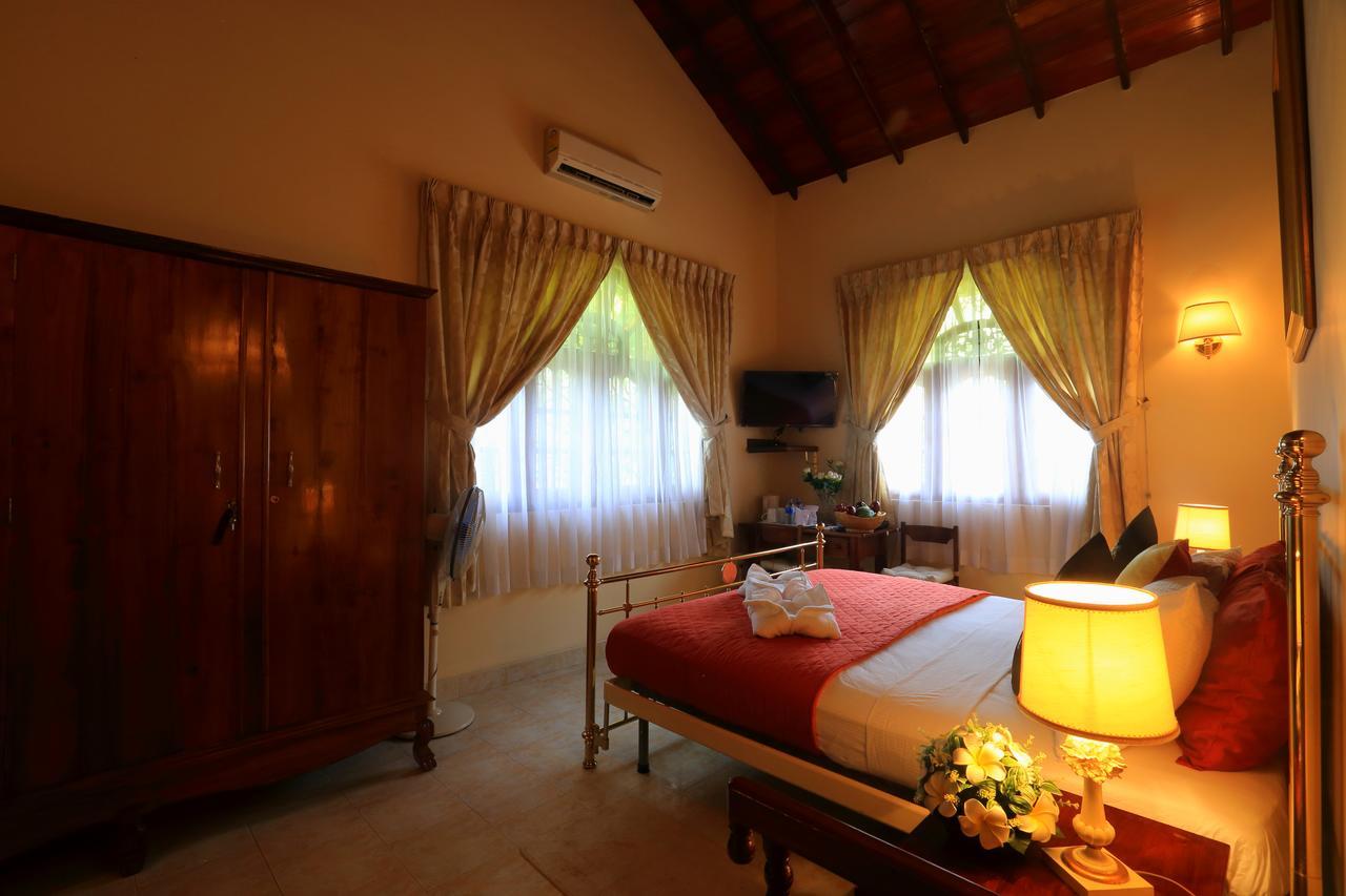 Emel Boutique Hotel Negombo Buitenkant foto