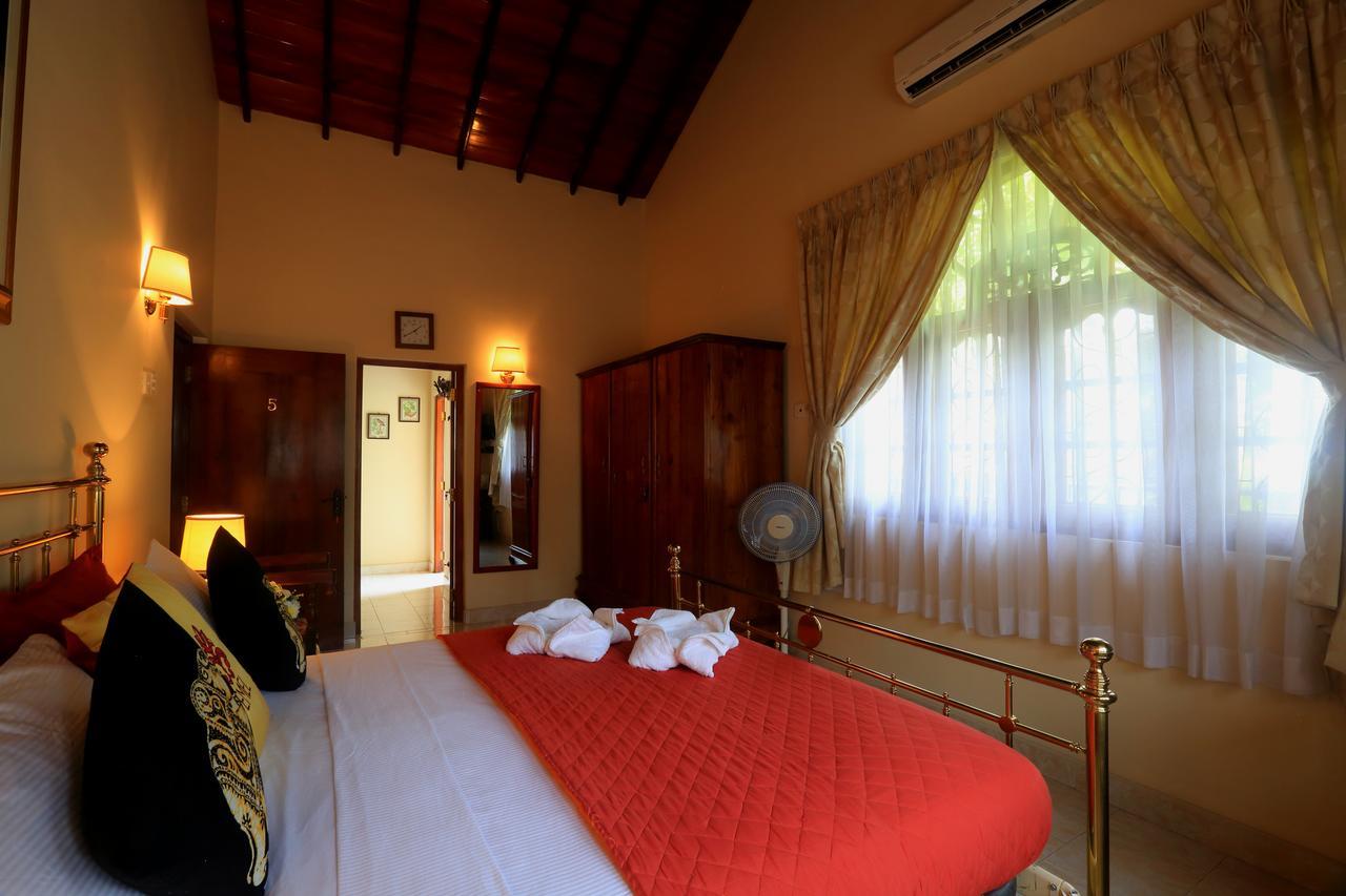 Emel Boutique Hotel Negombo Buitenkant foto