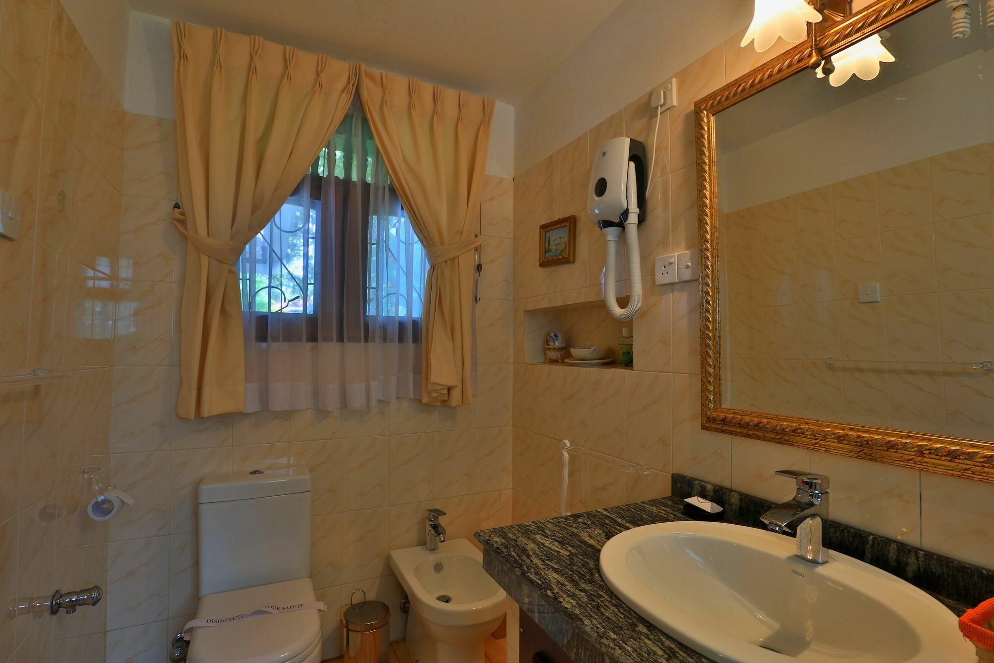 Emel Boutique Hotel Negombo Buitenkant foto